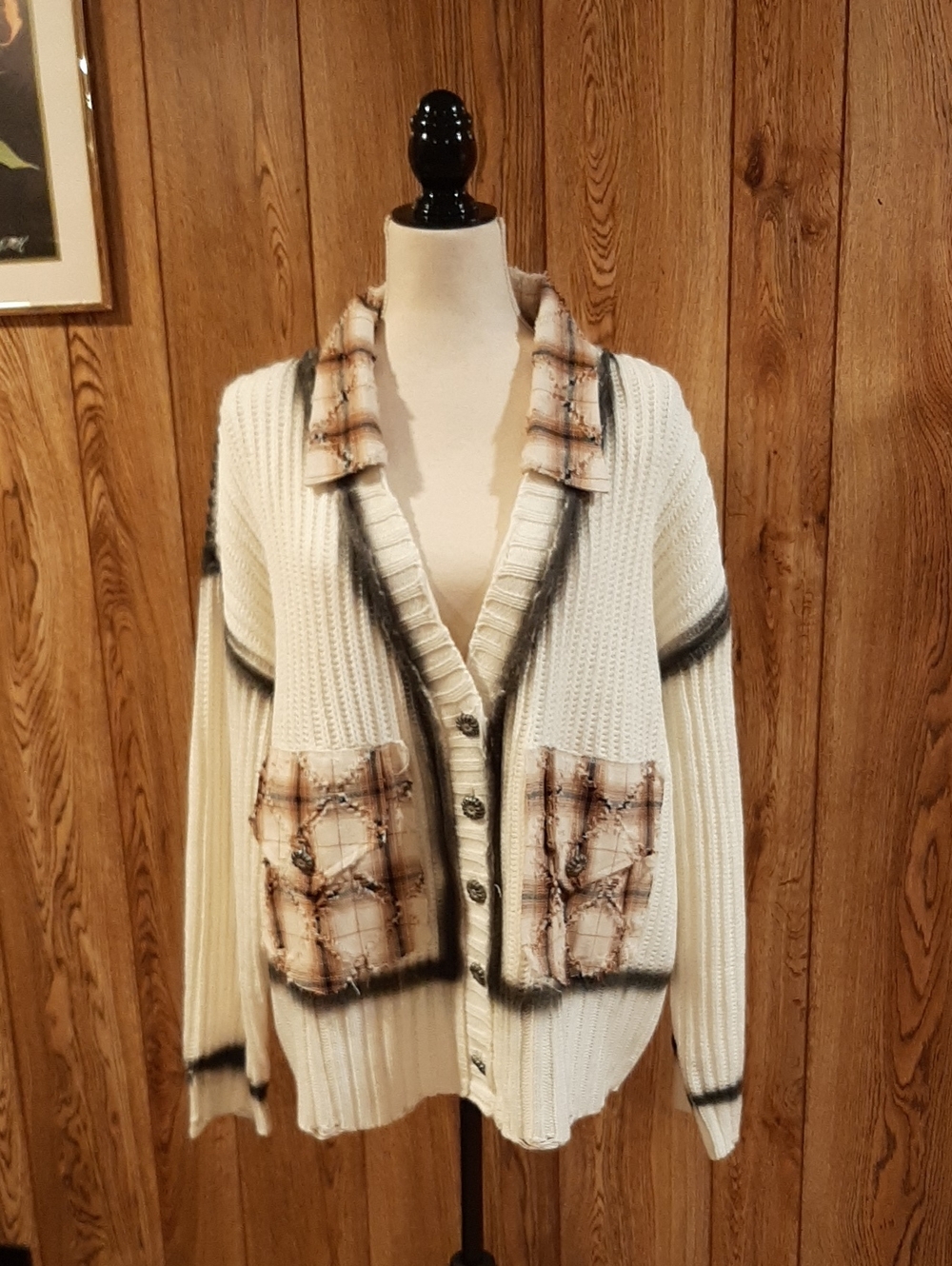 🥀NWT POL White, Plaid, Distressed Sweater/Collar/Front Buttons (L)🥀